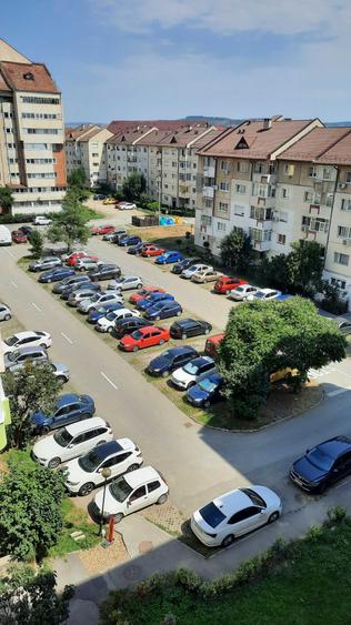 Apartament cu 3 camere decomandat în Terezian