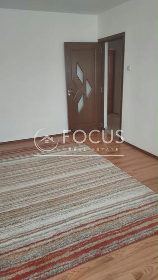 Apartament cu 3 camere decomandat în Tei