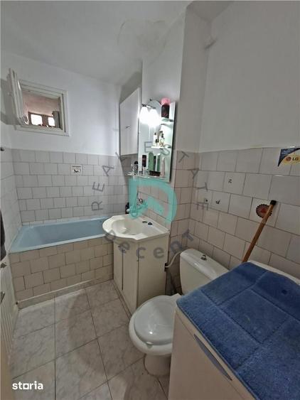Apartament cu 3 camere semidecomandat în Astra