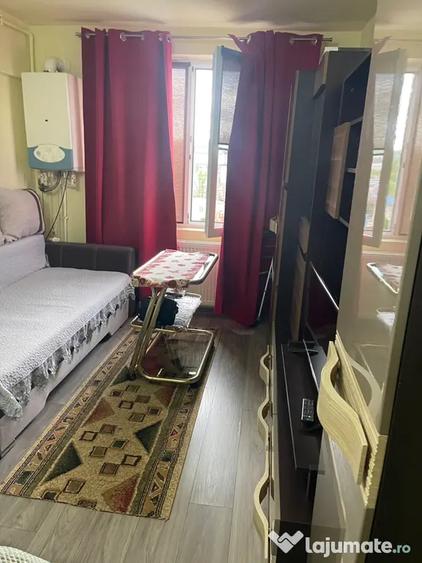 Garsonieră decomandată în Central