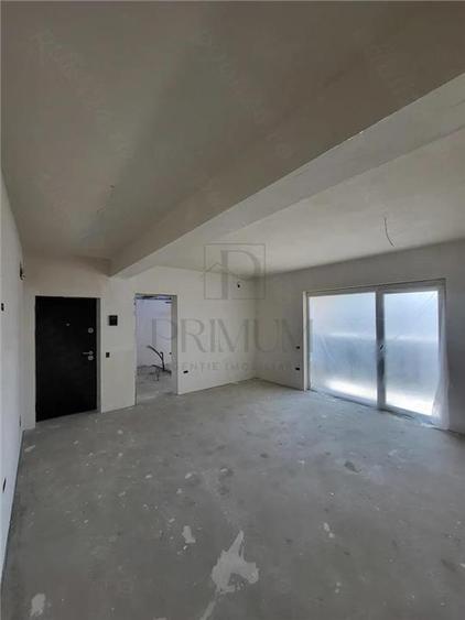 Apartament cu 4 camere decomandat în Dumbrăvița
