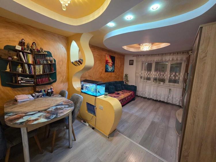 Apartament cu 3 camere decomandat în Central