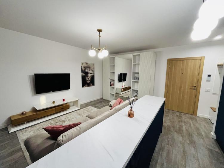 Apartament cu 2 camere semidecomandat, mobilat în Pajura
