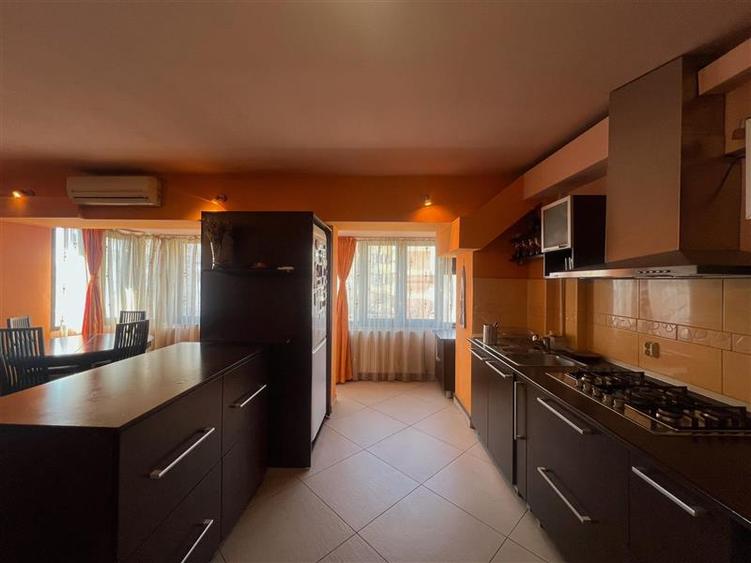 Apartament cu 3 camere decomandat, mobilat în Păcurari