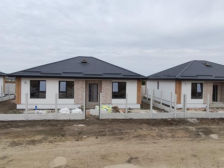 Casă cu 4 camere cu Teren 380 Mp în Bâcu