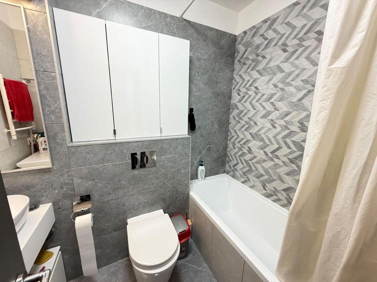 Apartament cu 5 camere decomandat, mobilat în P-ta Presei Libere