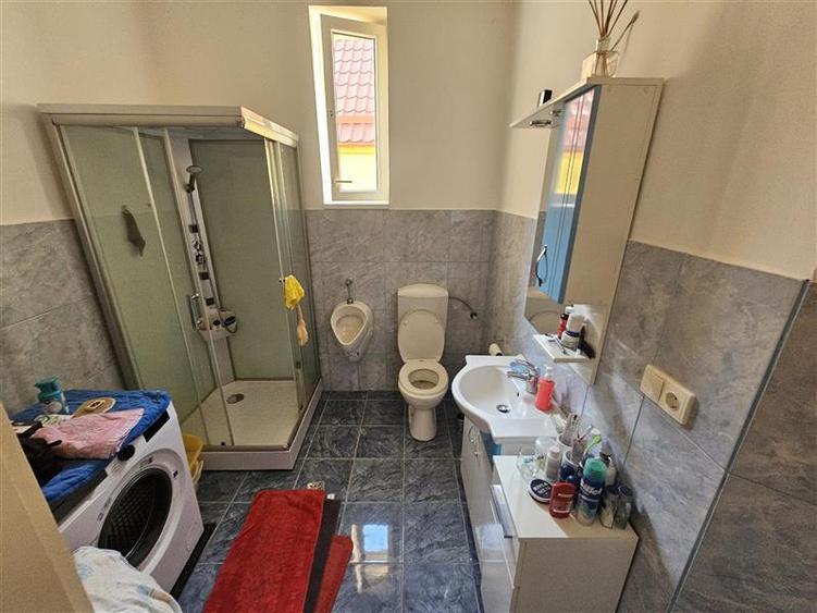 Casă individuală cu 5 camere cu Canalizare în Andrei Mureșanu
