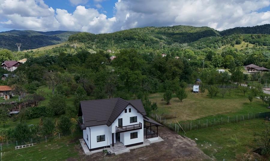 Casă individuală cu 4 camere cu Canalizare în Brebu Mânăstirei