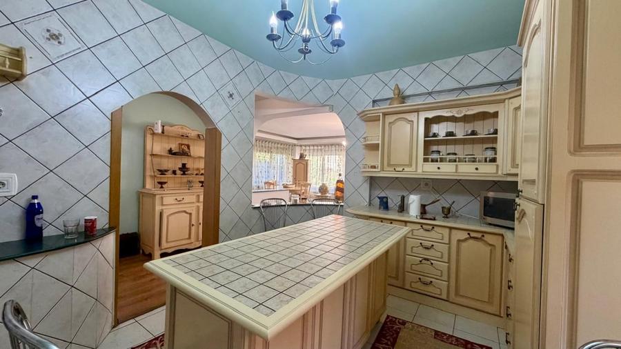 Apartament cu 3 camere decomandat în Dorobanți