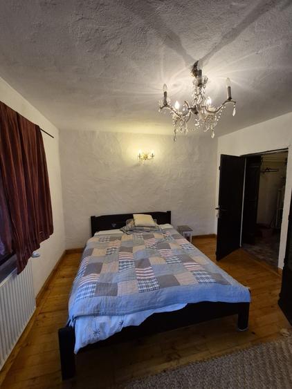 Casă cu 4 camere cu Teren 1600 Mp în Central