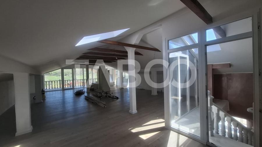Casă individuală cu 10 camere cu Canalizare în Slimnic