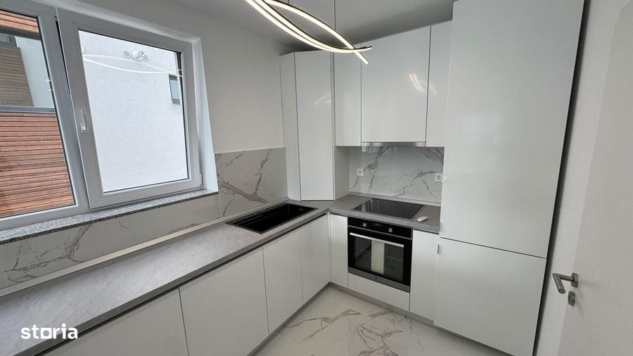 Apartament cu 3 camere decomandat în Cristian