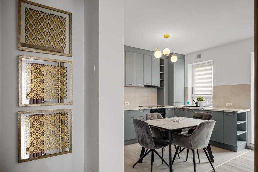 Apartament cu 4 camere decomandat în Central