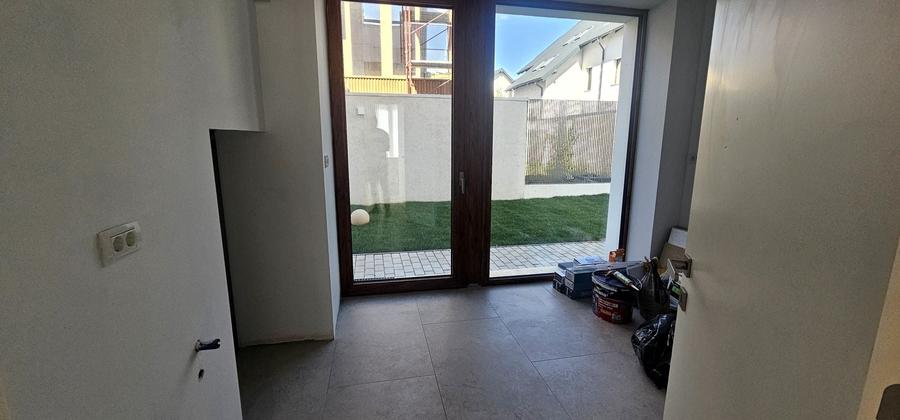 Casă individuală cu 7 camere cu Canalizare în Nord-Vest