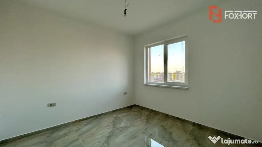 Casă cu 5 camere cu Teren 300 Mp în Sânandrei