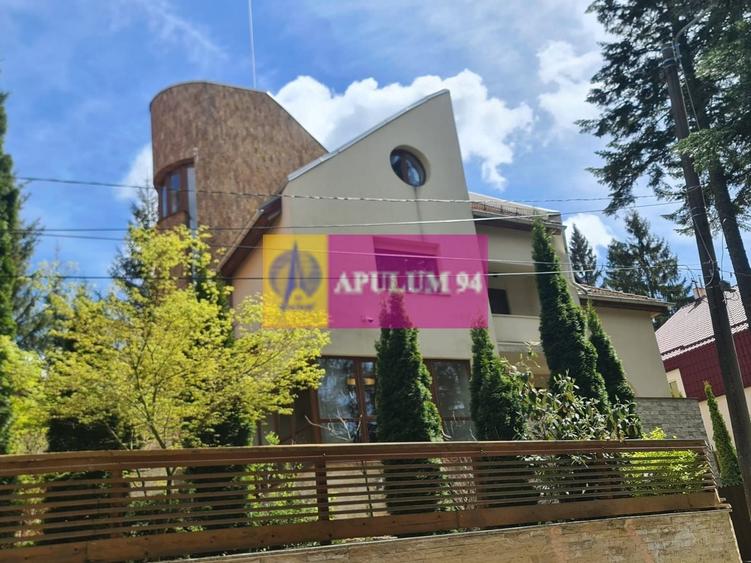 Casă individuală cu 9 camere cu Canalizare în Cioplea