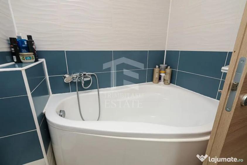 Apartament cu 3 camere decomandat în Titan