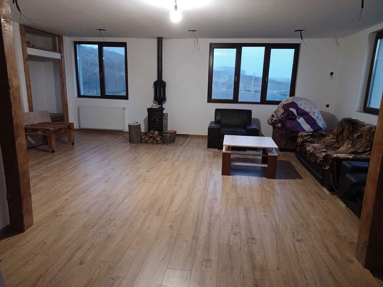 Casă cu 4 camere în Răscruci