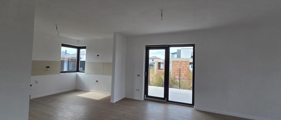 Casă individuală cu 5 camere cu Teren 500 Mp în Sânpetru