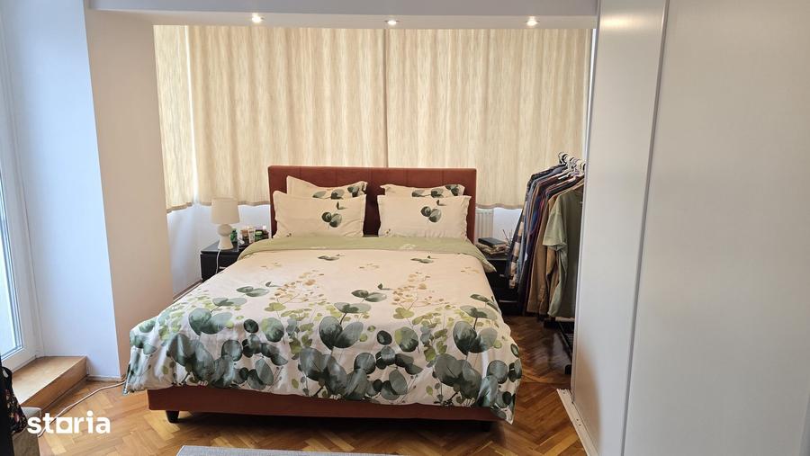Vand apartament cu 3 camere Deva, etaj 1, din anul 2000, 157 mp, BOXA - 12