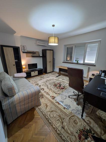 Apartament cu 2 camere decomandat, mobilat în Punctele Cardinale