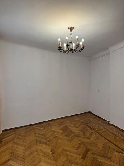 Apartament cu 3 camere semidecomandat în Cotroceni