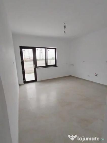 Casă cu 7 camere cu Teren 456 Mp în Malu Mare