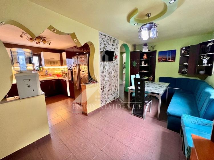 Casă individuală cu 9 camere cu Canalizare în Crângași