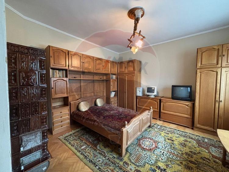 Casă individuală cu 5 camere cu Teren 446 Mp în Ultracentral