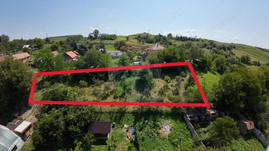 Teren de 3000 mp, în Hetiur