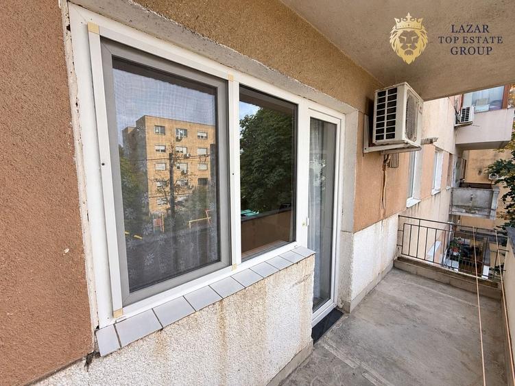 Apartament cu 3 camere semidecomandat, mobilat în UTA