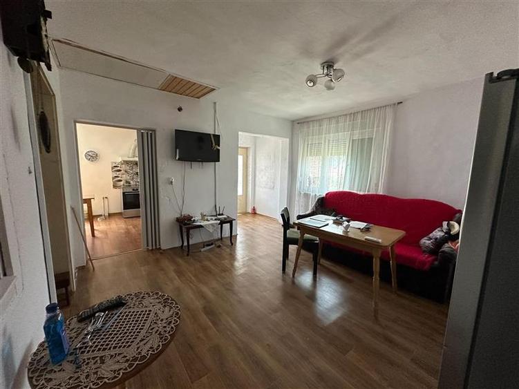 Casă individuală cu 3 camere cu Teren 1438 Mp în Central