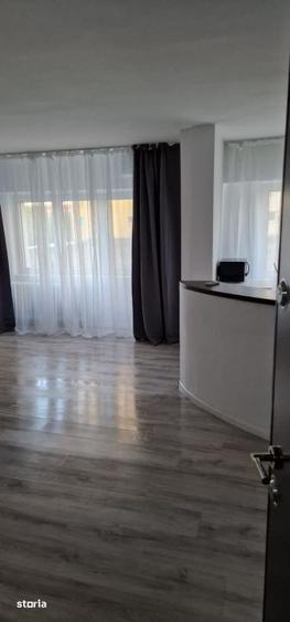 Apartament cu 3 camere decomandat în Obor