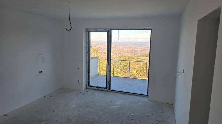 Casă cu 5 camere cu Teren 500 Mp în Central