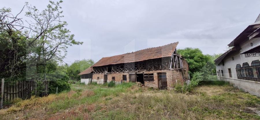 Casă individuală cu 8 camere cu Teren 4200 Mp în Costeștii din Vale