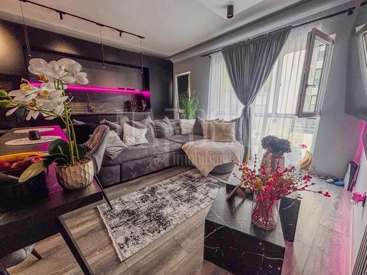 Apartament cu 3 camere semidecomandat în Florești