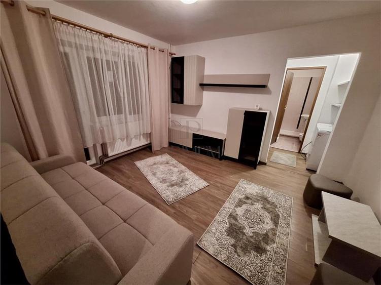 Apartament cu 2 camere semidecomandat, mobilat în Torontalului