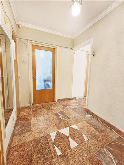 Apartament cu 4 camere decomandat în Drumul Taberei