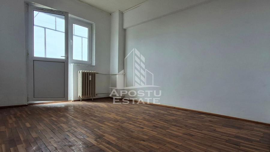 Apartament cu 4 camere semidecomandat în Micălaca