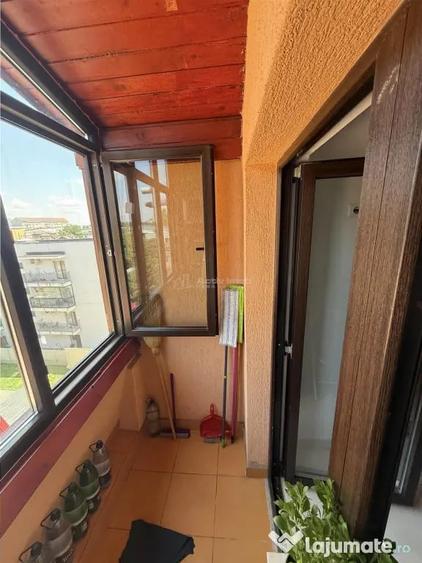 Apartament cu 2 camere semidecomandat în Tei