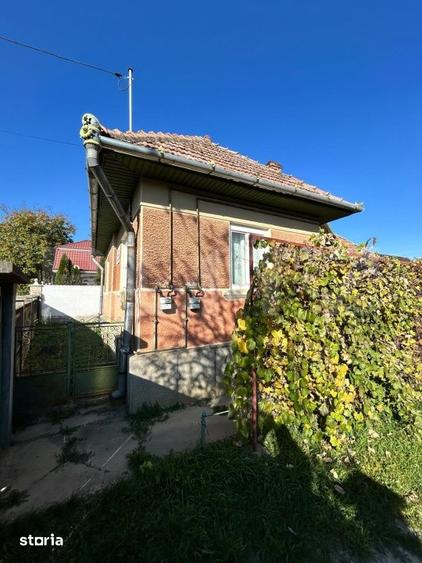 Casă cu 3 camere cu Teren 3000 Mp în Acățari