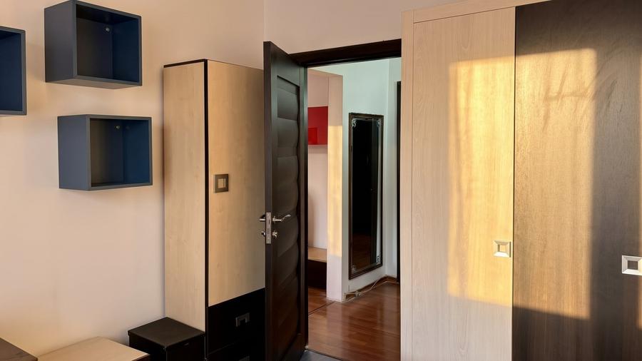 Apartament cu 3 camere semidecomandat în Dristor