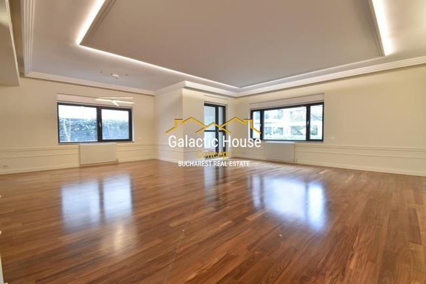 Apartament cu 4 camere decomandat, mobilat în Central