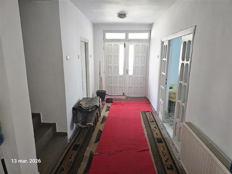 Apartament cu 3 camere decomandat în Podul de Piatră