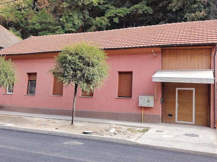 Casa completa cu teren terasat pentru spa?ii de relaxare | Zona Centrala Re?i?a - 1