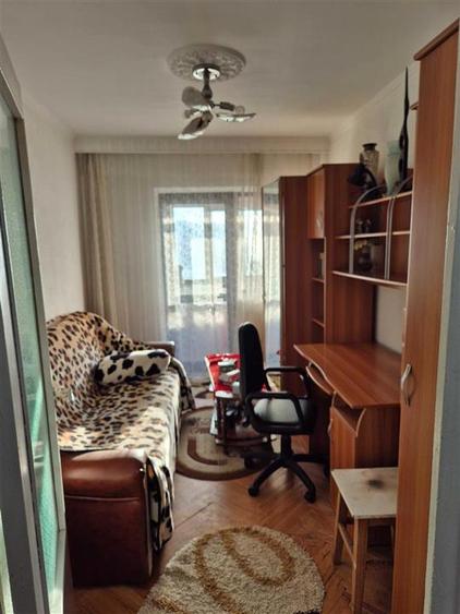 Apartament cu 3 camere decomandat, mobilat în Păcurari