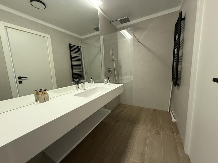 Apartament cu 3 camere decomandat în Barbu Văcărescu