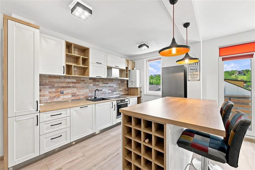 Apartament cu 3 camere decomandat în Rediu