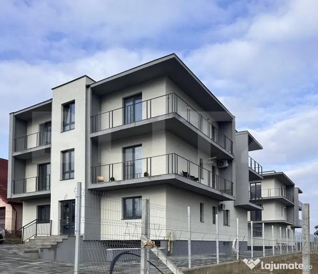 Apartament cu 3 camere semidecomandat în Dej