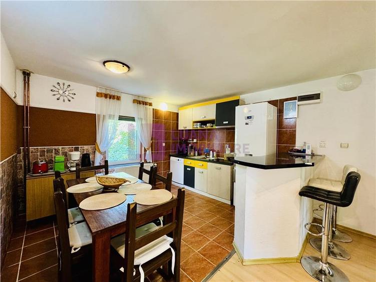Casă individuală cu 6 camere cu Teren 800 Mp în Central